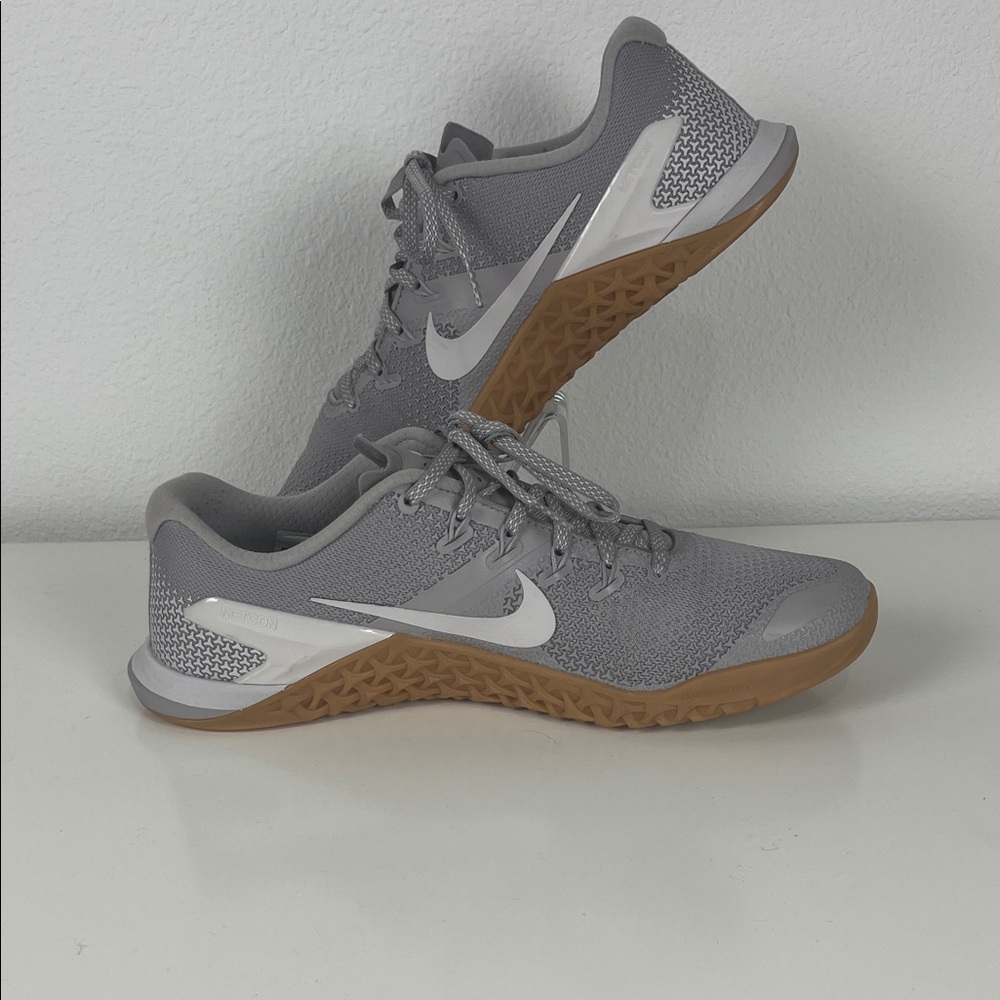 Nike Men's Gray and White Sneakers